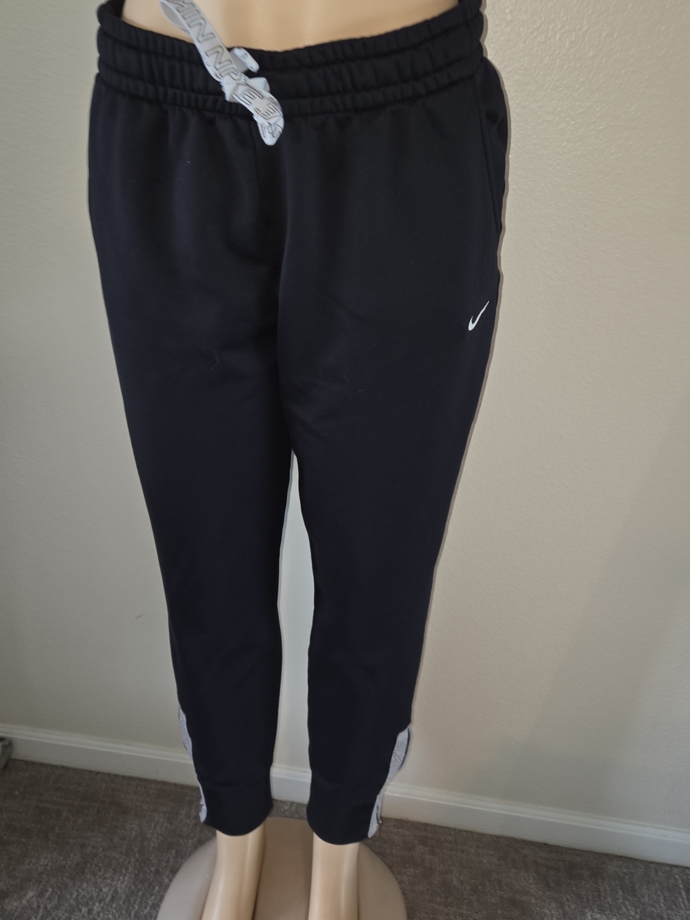 Womens Size Medium Nike Joggers